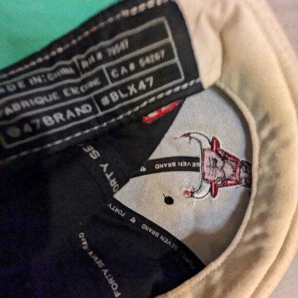 the Bulls ball cap. - Picture 5 of 5